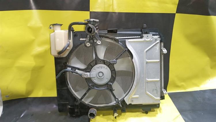 Радиатор основной Тойота Витц в Забайкальске 105088
