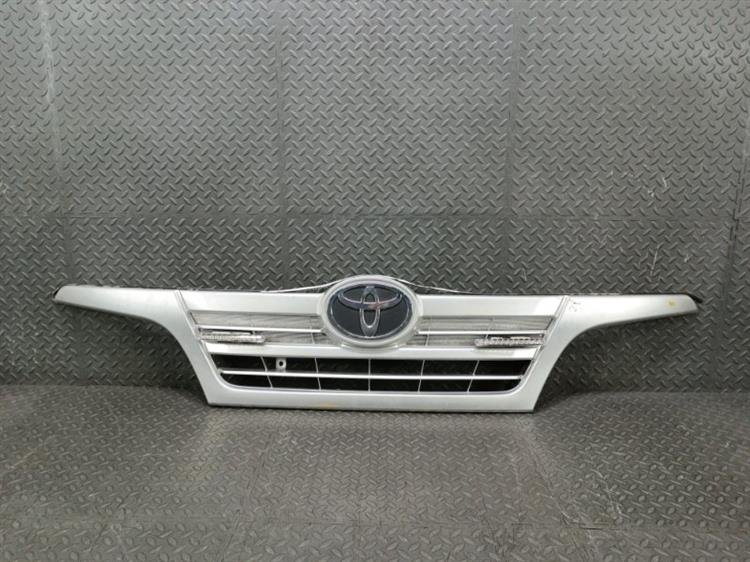 Решетка радиатора Тойота Тойоайс в Забайкальске 440640